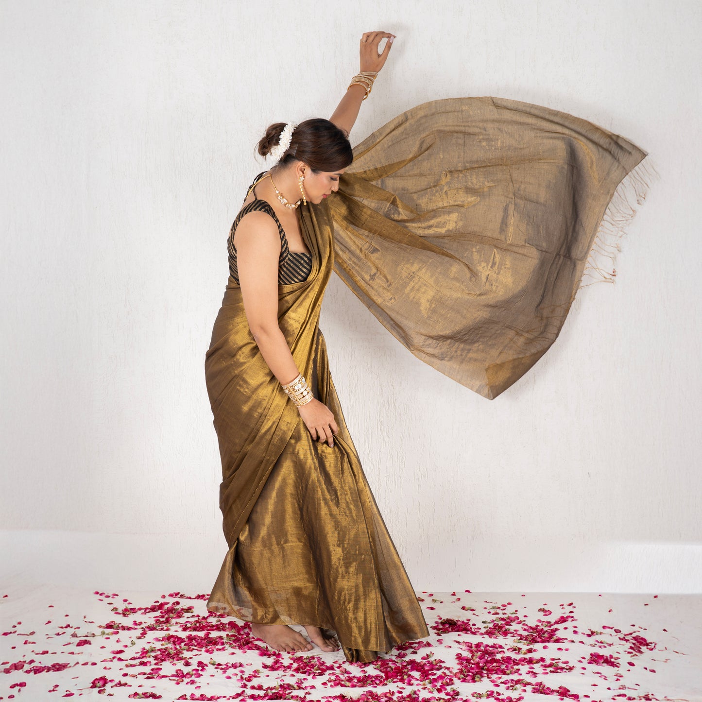 Eira Mulmul Tissue Saree
