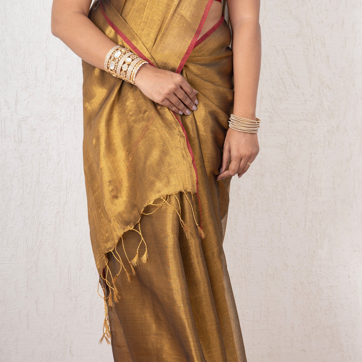 Svarn Mulmul Tissue Saree
