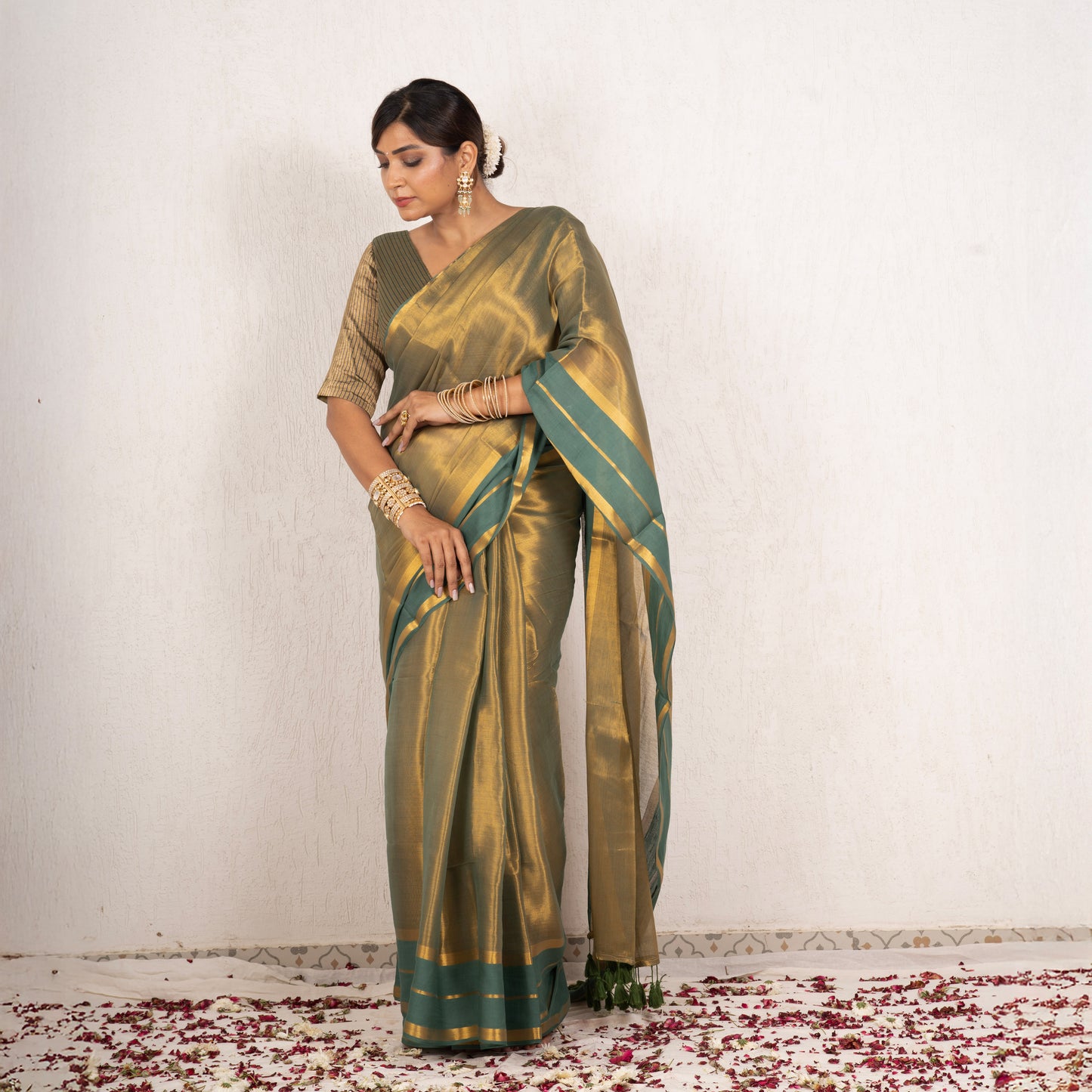 Zarvi Mulmul Tissue Saree