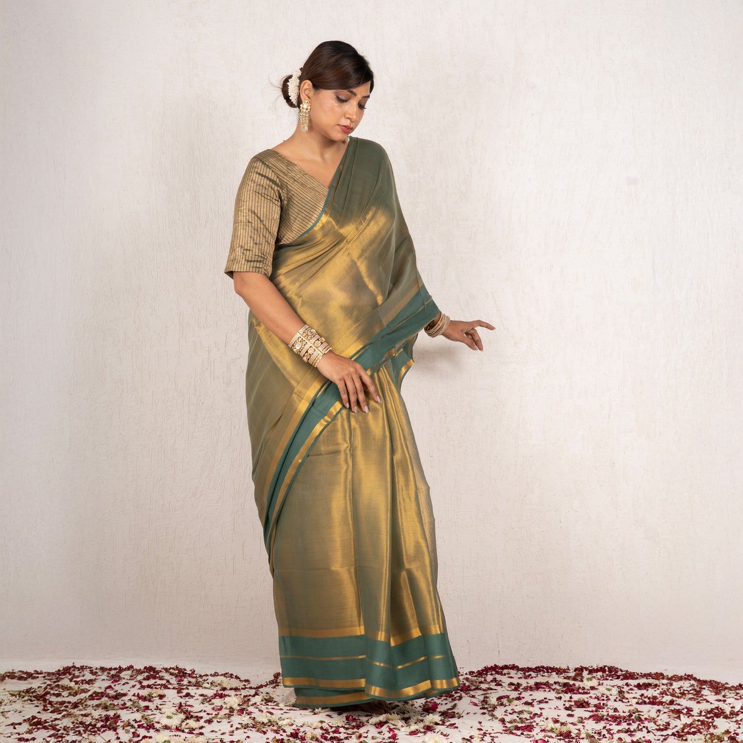 Zarvi Mulmul Tissue Saree