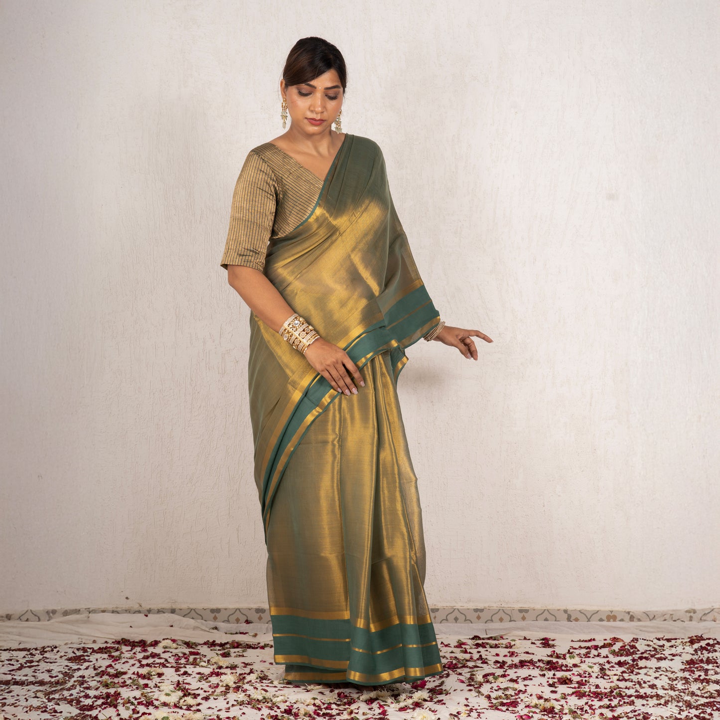 Zarvi Mulmul Tissue Saree