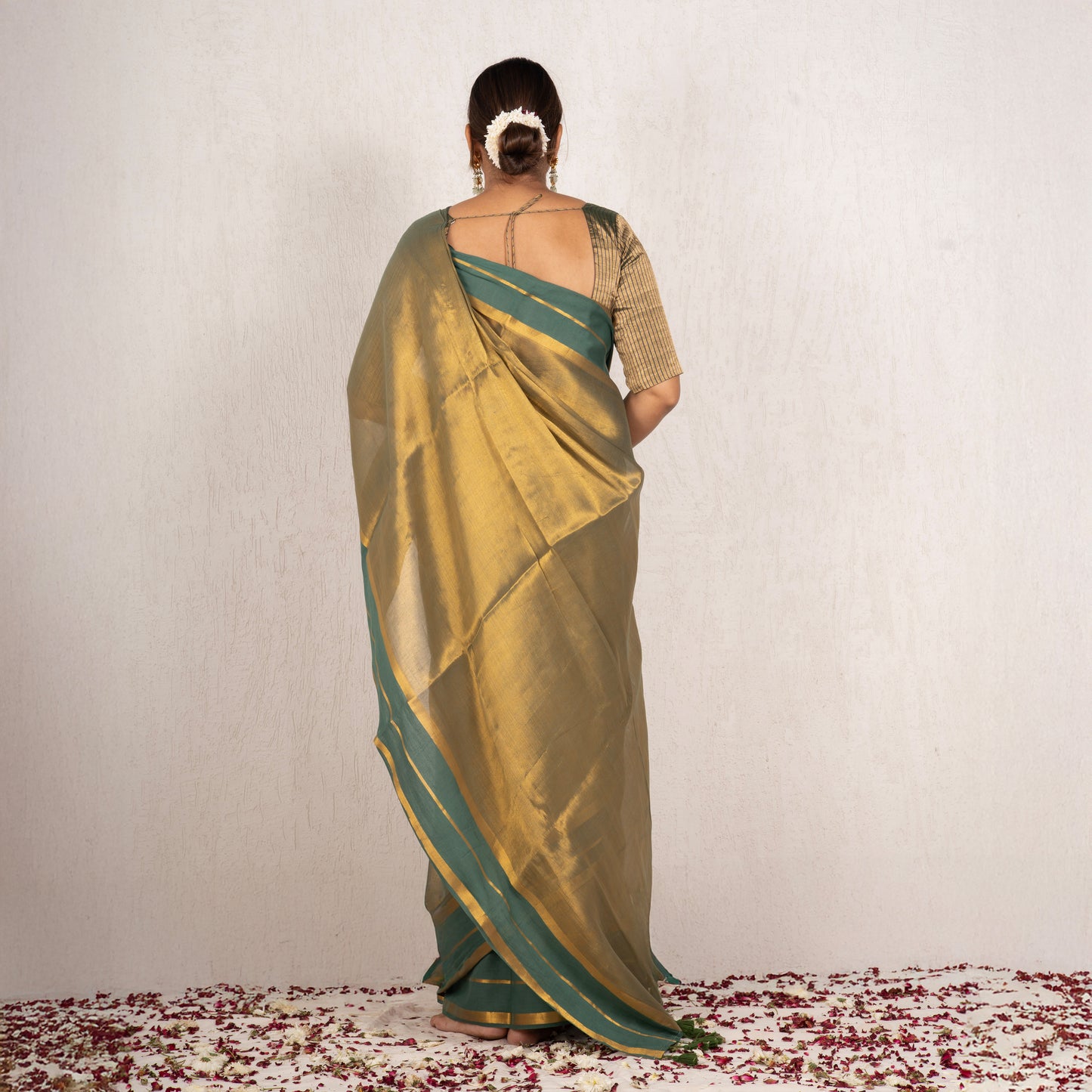 Zarvi Mulmul Tissue Saree