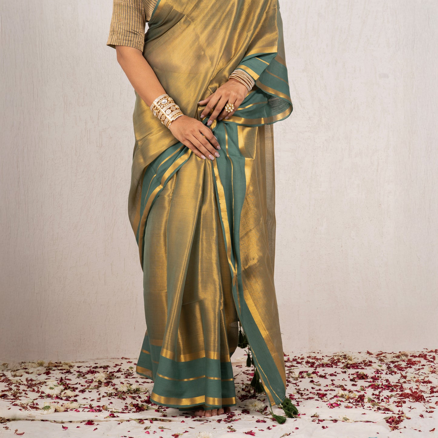 Zarvi Mulmul Tissue Saree