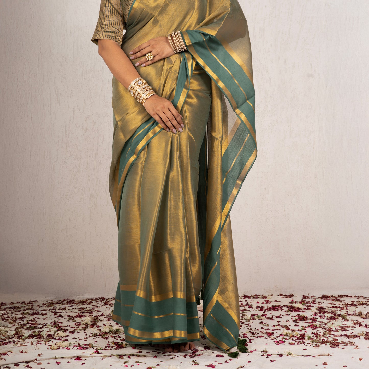 Zarvi Mulmul Tissue Saree