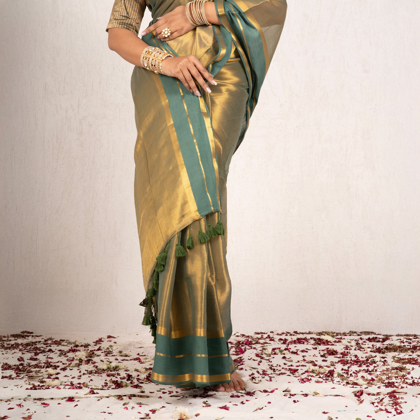 Zarvi Mulmul Tissue Saree