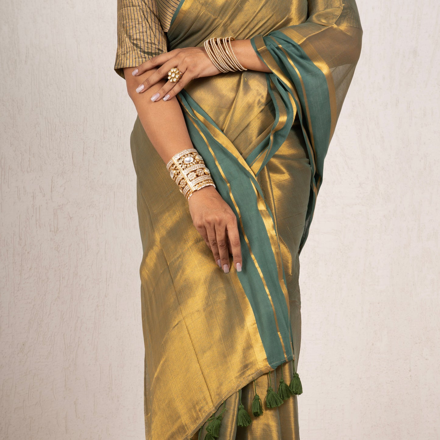 Zarvi Mulmul Tissue Saree