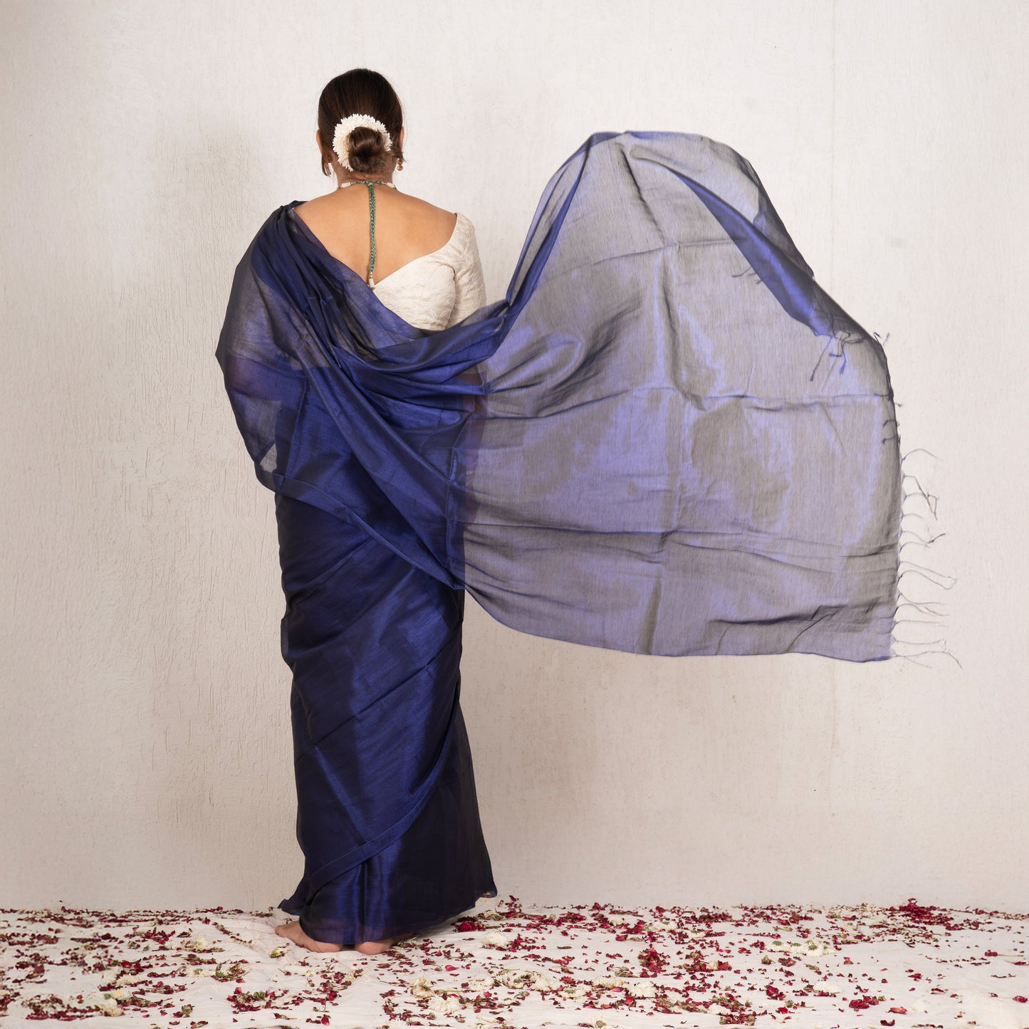 Vyomi Mulmul Tissue Saree