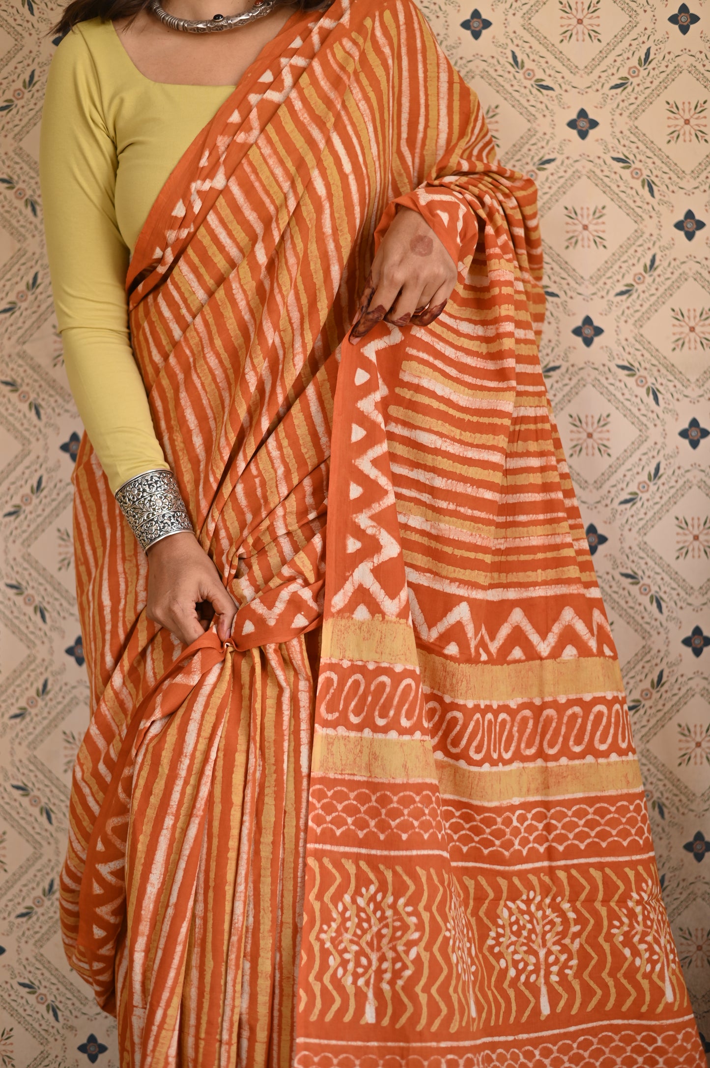 Mitti Dabu Mulmul Saree