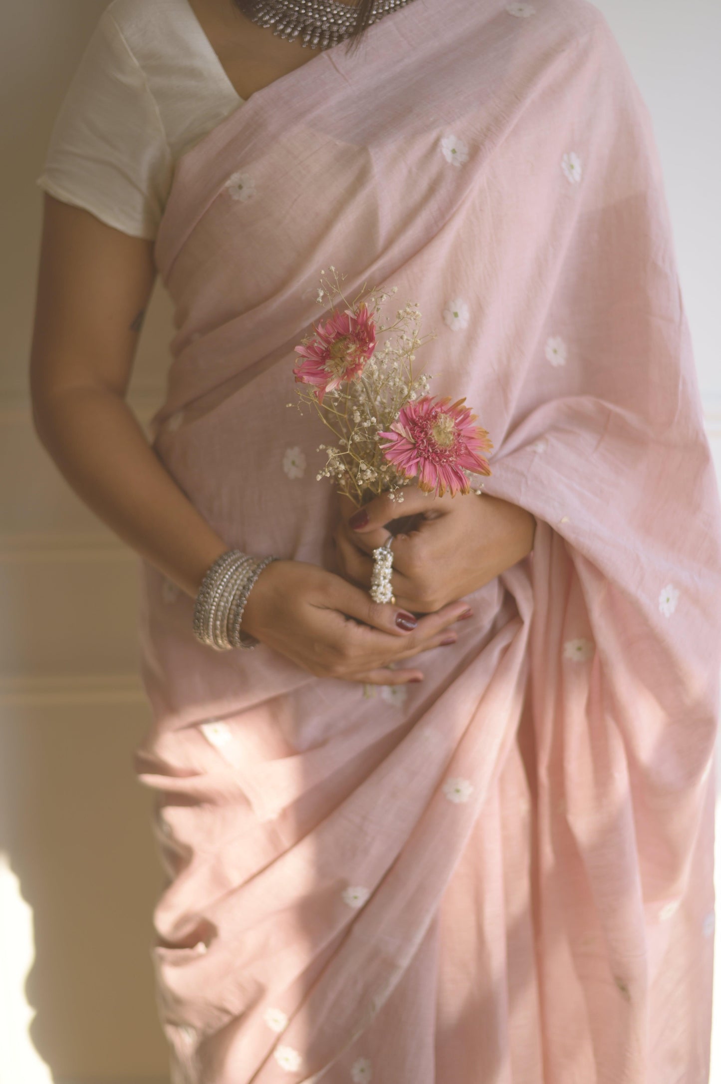Shweta Muslin Handloom Jamdani Saree - Mayin India