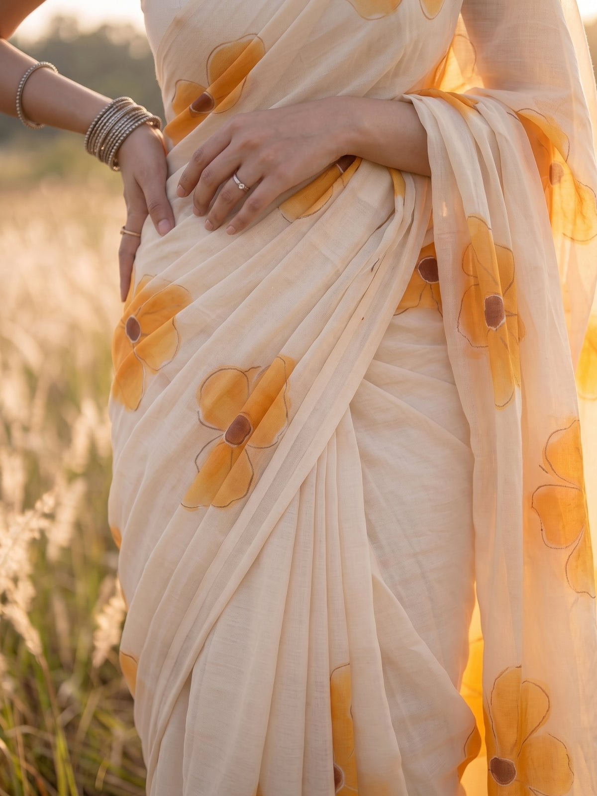 Apricot Bloom beige hand painted mul cotton saree, photo 4