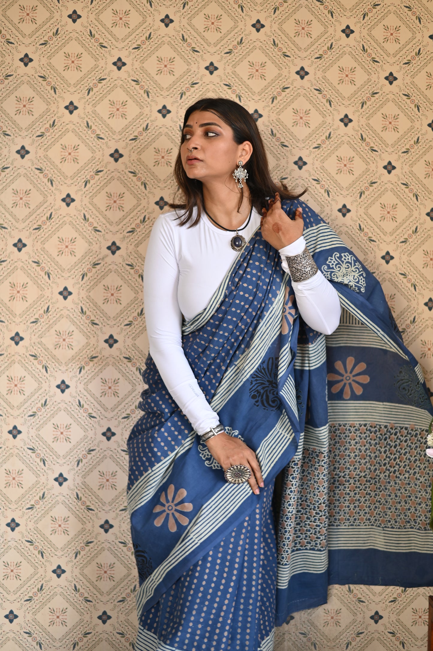 Neel Dhara Dabu Mulmul Saree