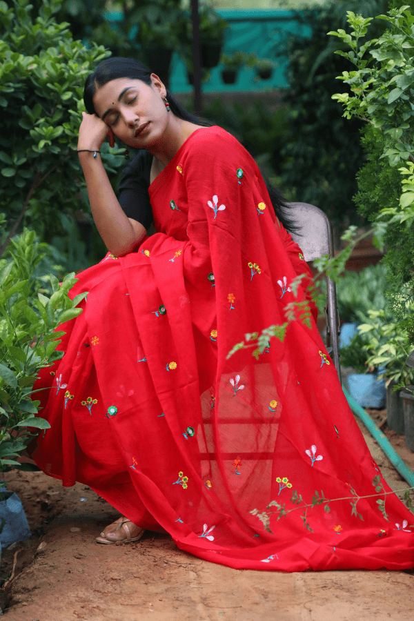 Gardenalia Red Mul Saree Thumbnail