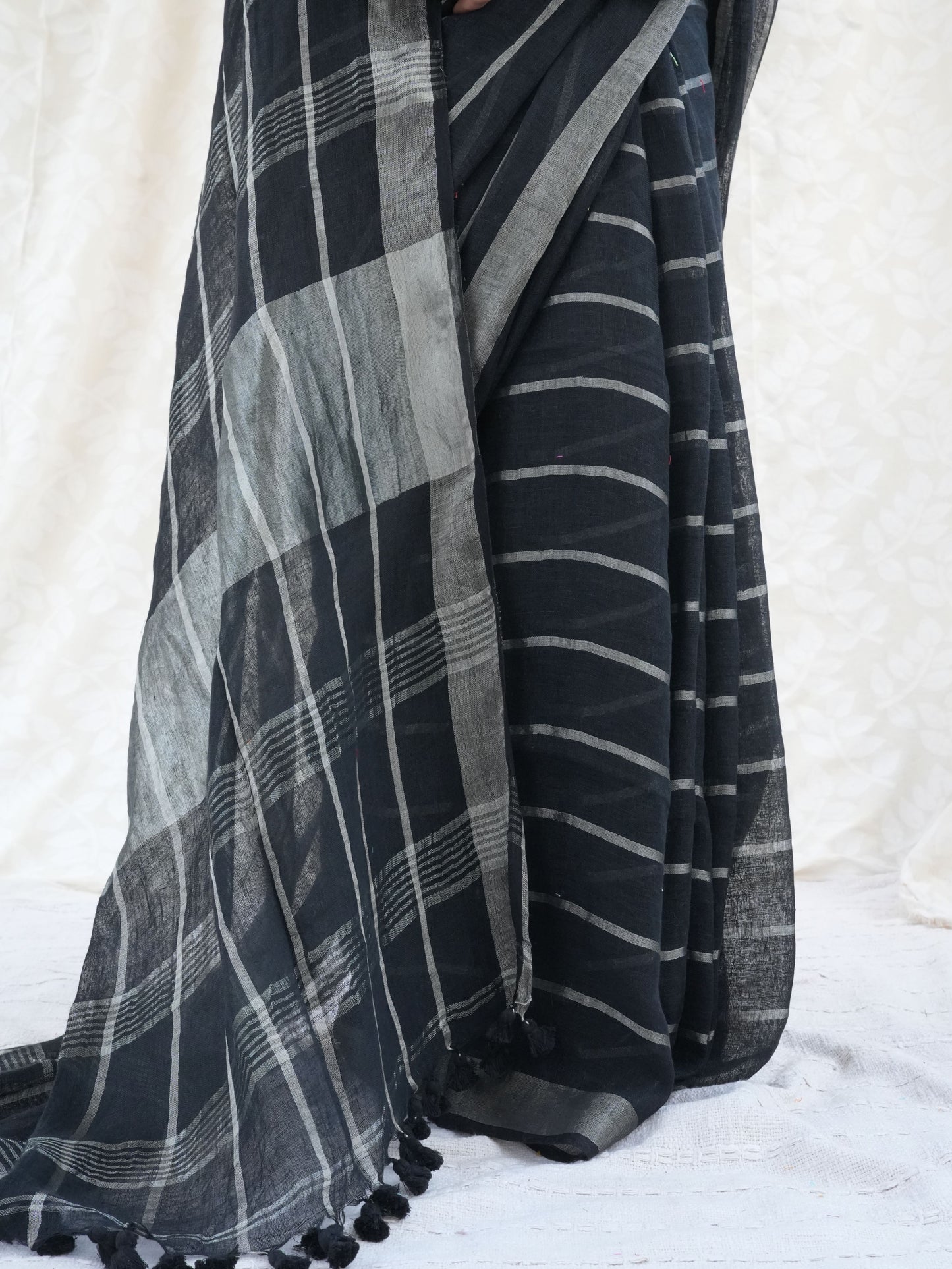 Line Item Handloom Linen Saree